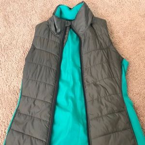 Women’s XS Oakley vest (grey and teal)